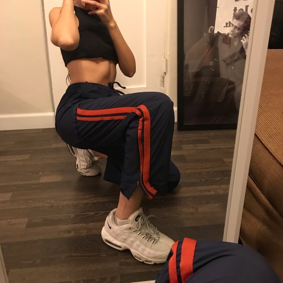 VINTAGE NIKE TRACKPANTS - Picture 6 of 8